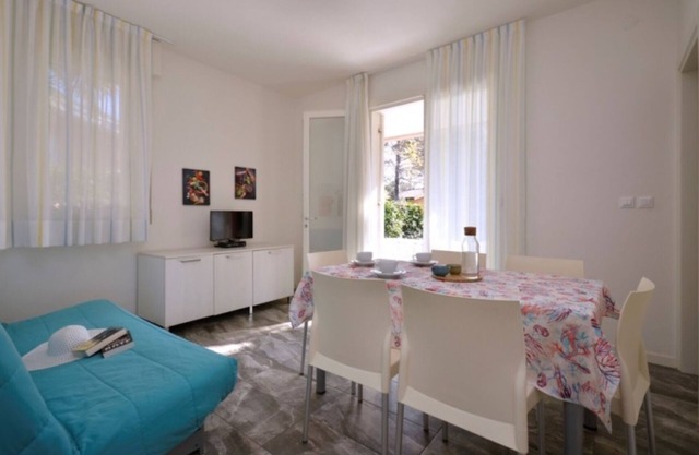 Villa with private garden 200m from the beach