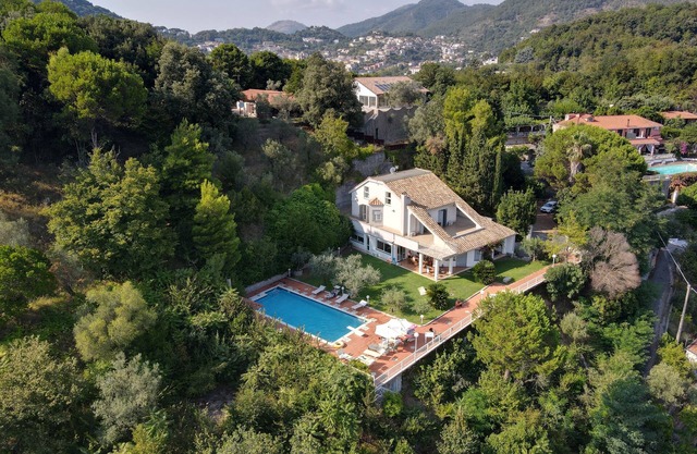 Villa with Private Pool near Pompeii, Naples, Positano, Capri Sorrento