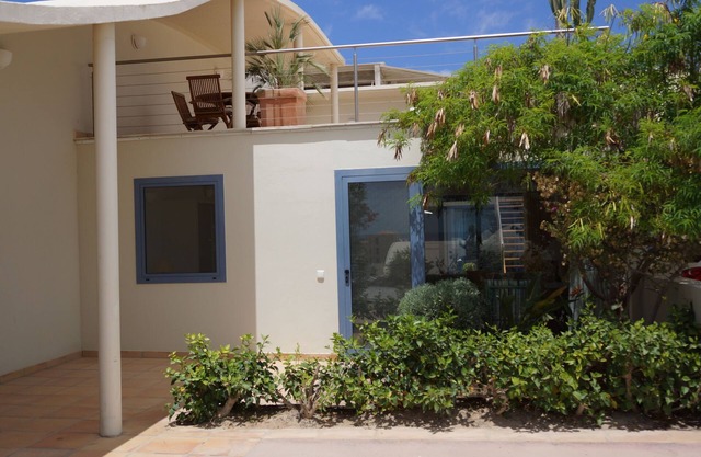 Villa with private pool, internet, close to the beach and sea views.