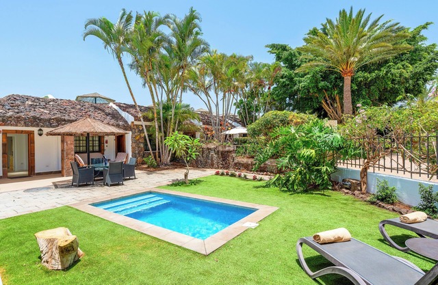 VILLA WITH PRIVATE HEATED POOL on BANANA PLANTATION. For Disable bedroom/shower