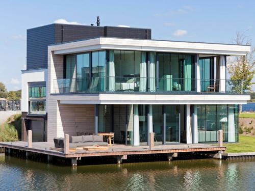 Villa with private pool on the Veerse Meer