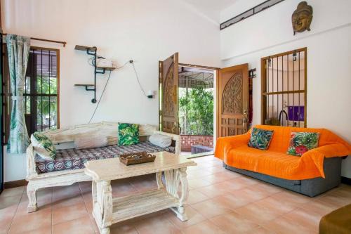 Villa with private pool and mountain views