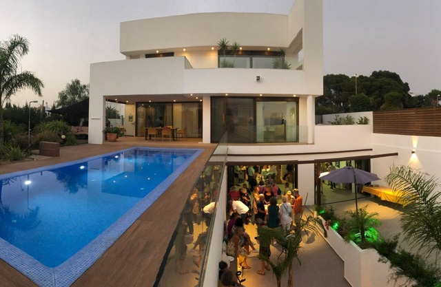 Villa with sea view and close to the center of Conil.