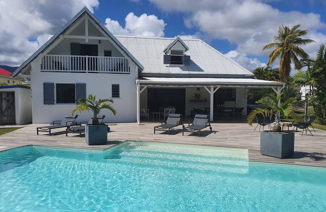 Villa with sea view and close to rivers, 2mn from Valombreuse floral park