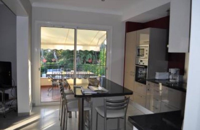 VILLA with swimming pool 1 to 14 pers near sea, 3 apartments