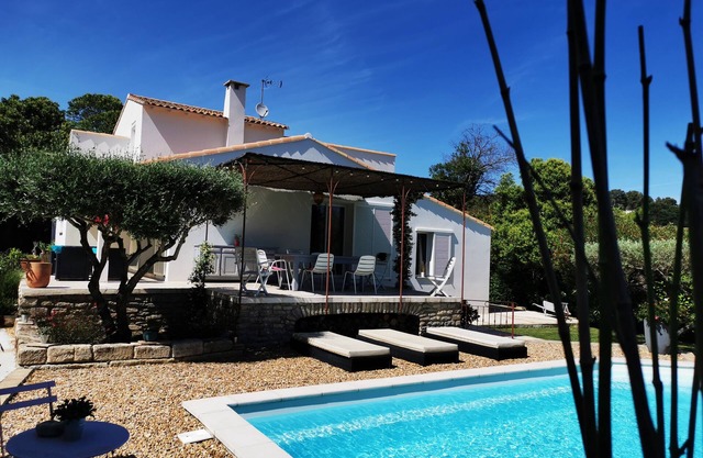 Villa with swimming pool without vis-à-vis, quiet.