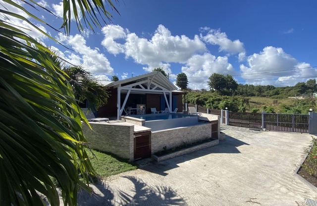 Villa with swimming pool - 2 suites - 5 Mn coastline - 3 star rating