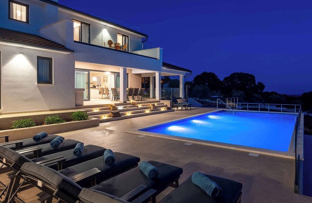 Villa with swimming pool and panoramic views