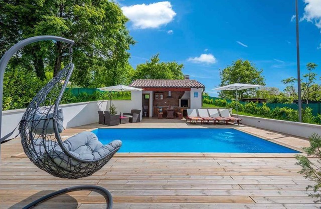 Villa with swimming pool and garden kitchen