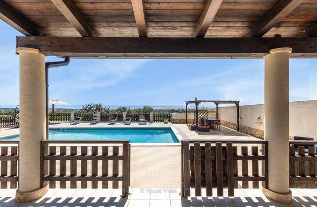 Villa Zora in Avola With 4 Bedrooms and 3 Bathrooms