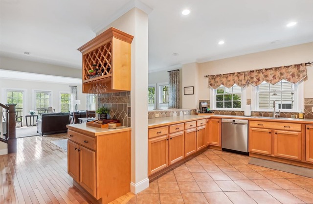 Village Retreat: 2 br, fireplace, a/c, walkable to Village!