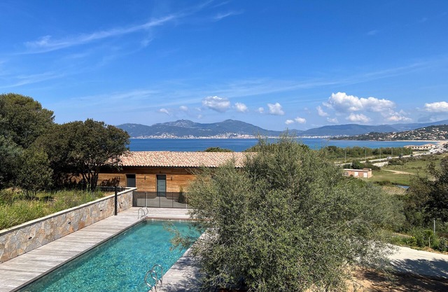 Villas vue mer 50 m de la mer Neuves et Luxueuses