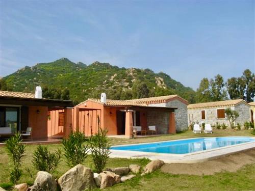 Villas with shared pool in Costa Rei just 500 meters from the sea