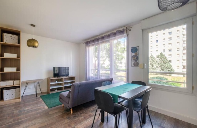 Villeurbanne T1 Arago HostisY