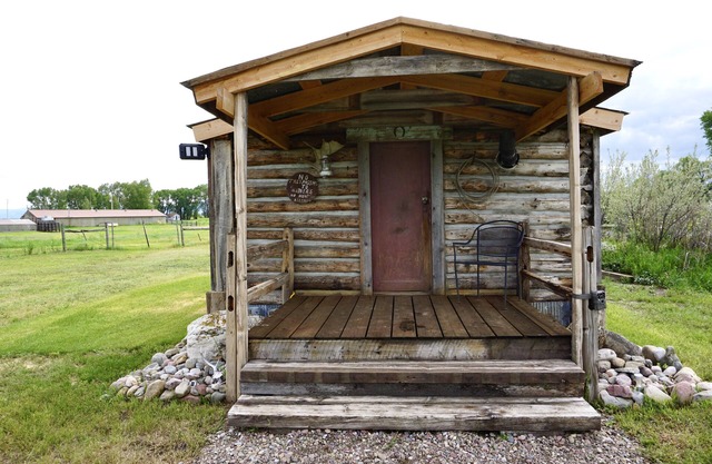 Vintage Cabin Experience on Riverside Property