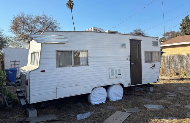 Vintage Camper in LBC Garden
