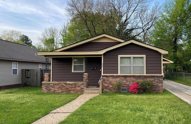 Vintage Charm, Upgraded - White Sheets + Fast Wi Fi + 2 King Beds