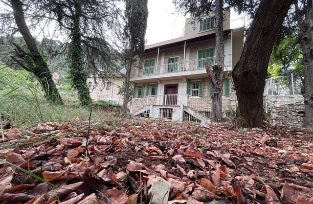 Vintage lebanese Dar farah guesthouse in Souq El Gharb