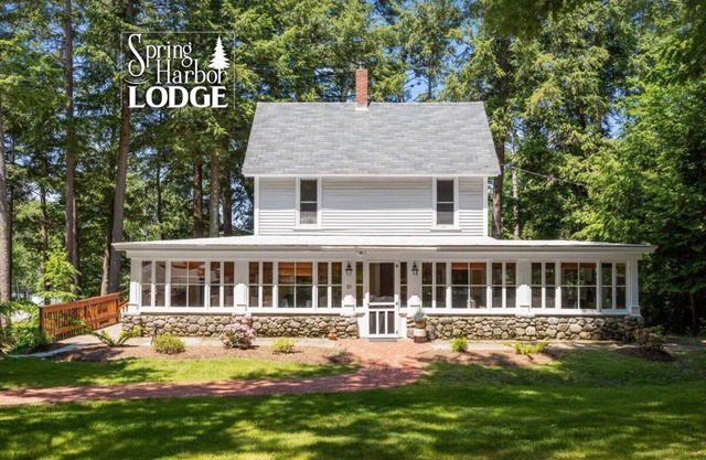 Vintage & Modern Lodge-Lake Winnipesaukee, Ski, Ice Fish, Boat, Dogs Welcome!