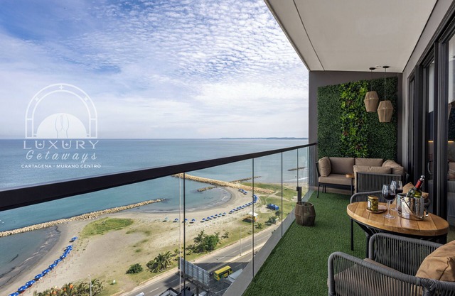 "VIP All-Inclusive Gem I Apt on 18th FL Ocean View I 3min to Walled City"