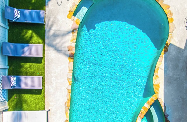 VIP Pristine Luxury- Jacuzzi & Pool House Right By the Beach