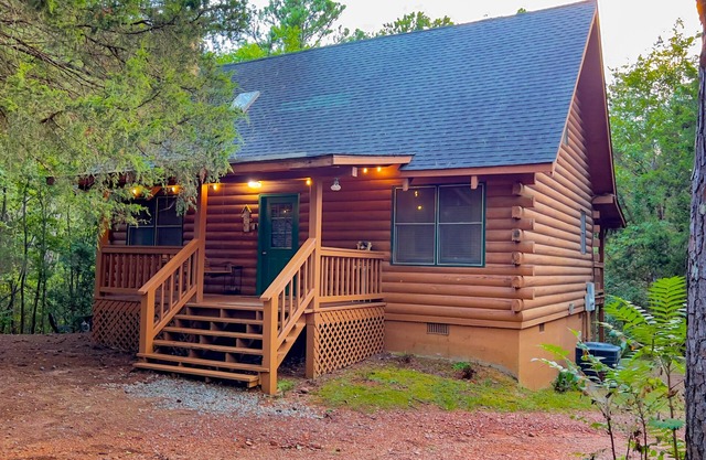 Visit Callaway's Fantasy in Lights with us at Pike's Peak - Wifi and Hot Tub!