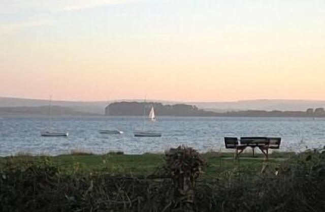 Visit England 4* Rated Apartment With Sea Views direct access to local beach