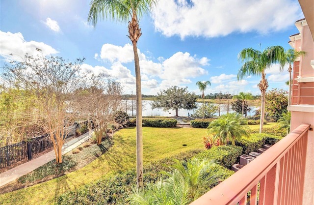 Vista Cay Huge Lakefront Next to Clubhouse