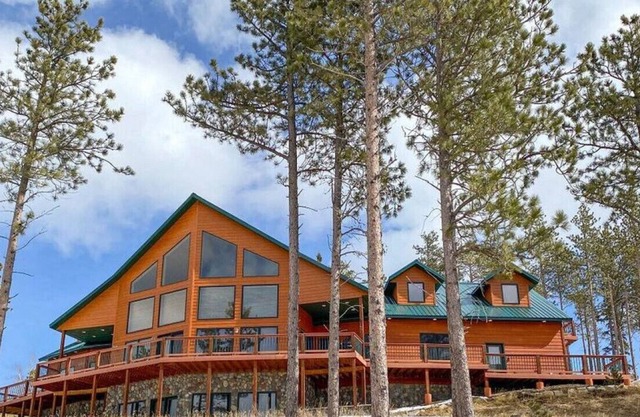 Vista Lodge 7 BR Villa with Hot Tub, Sauna and Panoramic Mountain Views