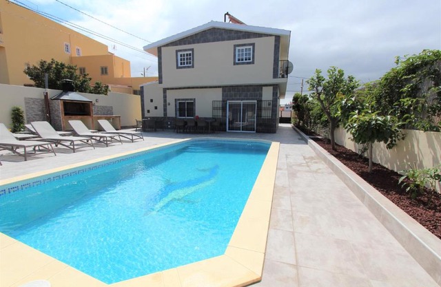 ViVaTenerife - Gorgeous villa with heated pool
