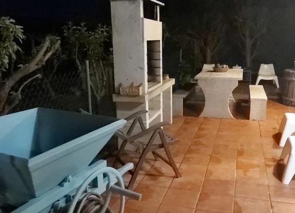 Vivienda con jardin terraza y barbacoa