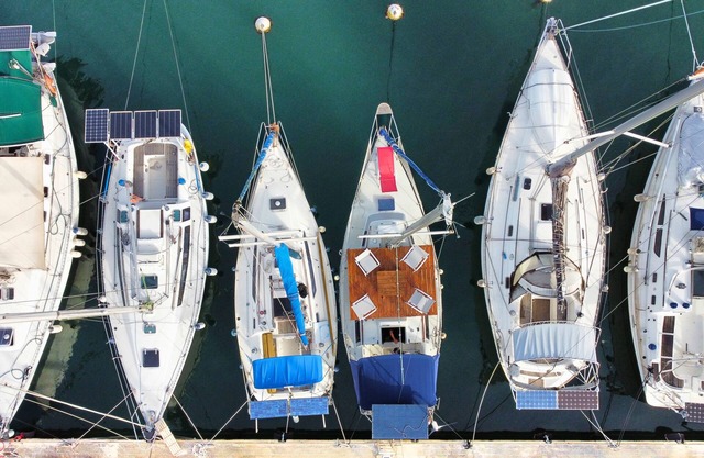 Voilier Aménagé Amarré à la Marina du Gosier