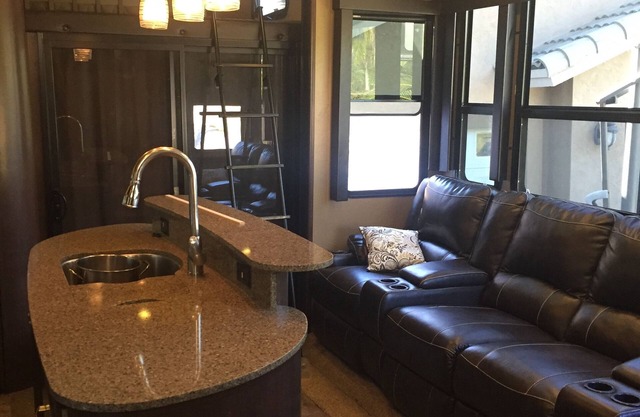 Voltage 5th wheel Coach "Condo on wheels"