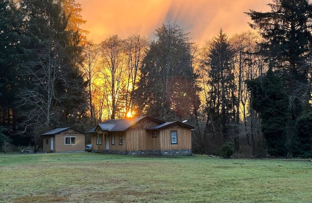 VRBO Starry Night Cabin On The River