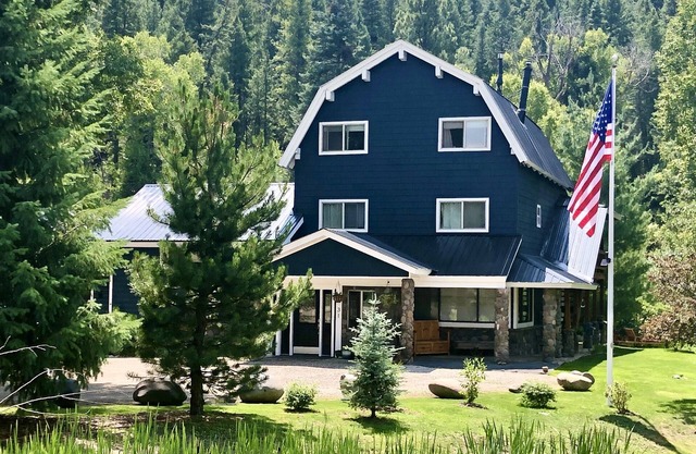 VRP-25-0446 -Closest 4-bedroom riverfront to Wolf Creek Resort