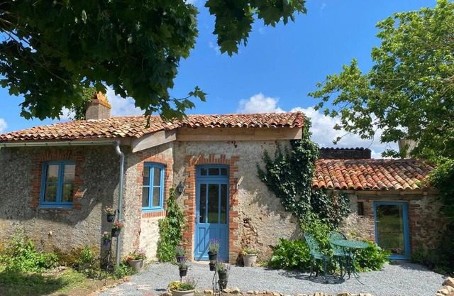 Vue du chateau a La Petite Ferme d'Alpacas