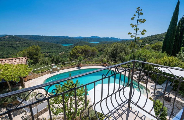 Vue du Lac - Three Bedroom Villa, Sleeps 6