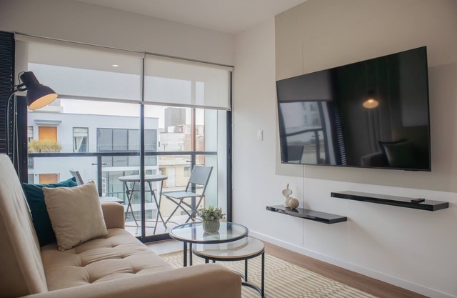 w Astounding 1BR w Balcony in Barranco