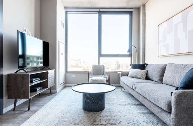 W Loop 1BR w Pool Gym nr Fulton Mkt CHI-293