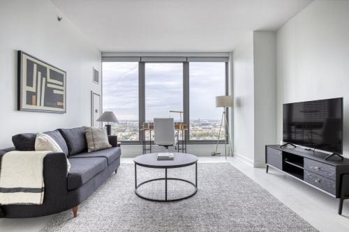 W Loop Studio w Gym Pool Coworking nr UIC CHI-439