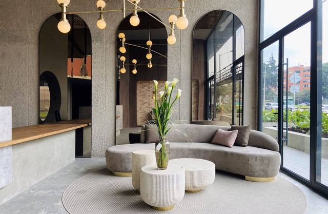 w Modern Loft in Unique Building