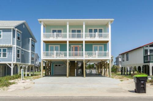 Wait N Sea by Oak Island Accommodations