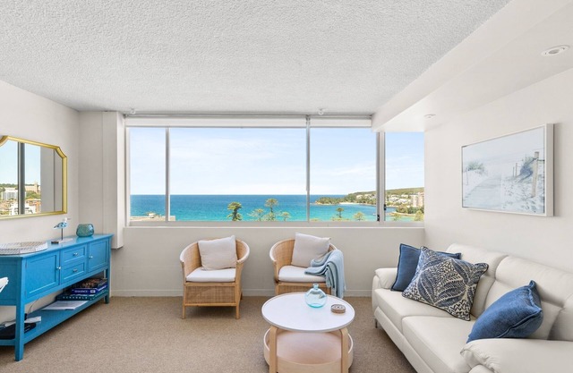 Wake Up to the Ocean: 1-Bed with Pool & Views