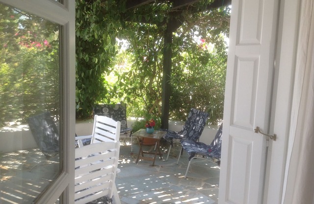 Walk to Alyko beach, beautiful garden and peaceful setting.