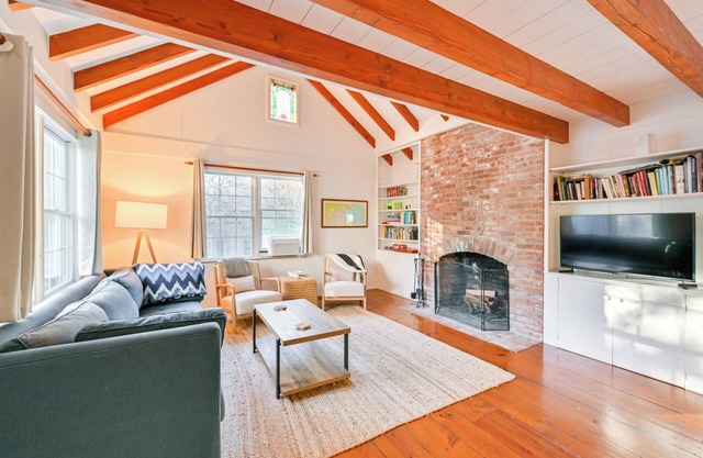 Walk to Amagansett Beach: Cottage w/Deck!