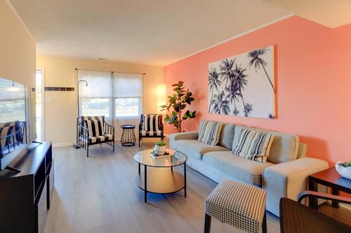 Walk to Atlantic Beach Townhome with Patio!