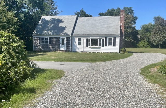 Walk to Beach, Home with Central A/C. Private Acre+ Lot