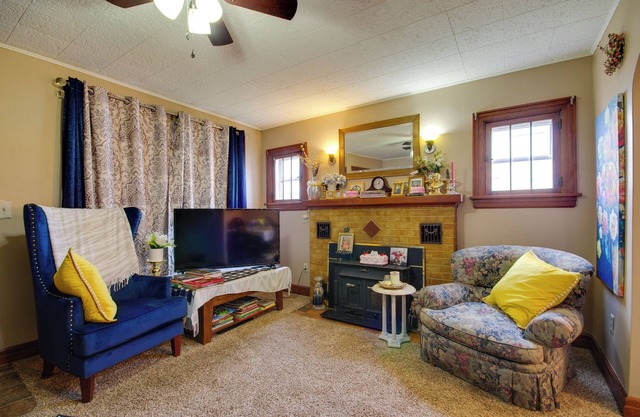Walk to Civic Center! Lovely Lebanon Home