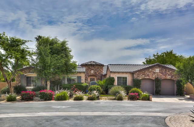 Walk to Coachella & Stage Coach: Private Pool, Spa, Firepit, Pool Table, Casita