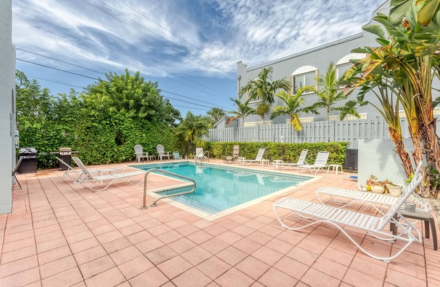 Walk to everything - beach, shopping, food, & fun. Beautiful low rise oasis.